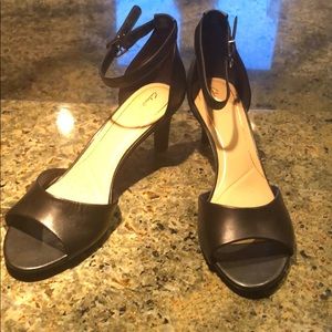 Brand new Clarks - Short heel